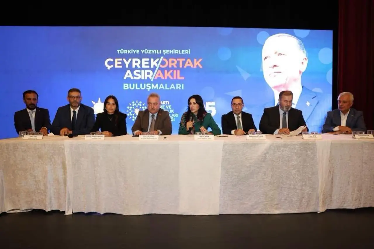 AK Parti Gümüşhane Heyeti Rize’deki Çevre ve Şehircilik Programı’na Katıldı