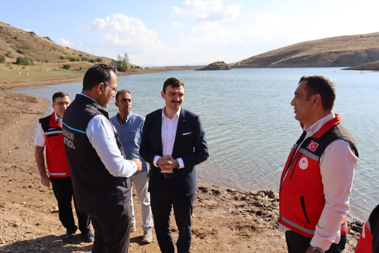 Gümüşhane Baraj ve Göletlerine 257 Bin Sazan Yavrusu Bırakıldı