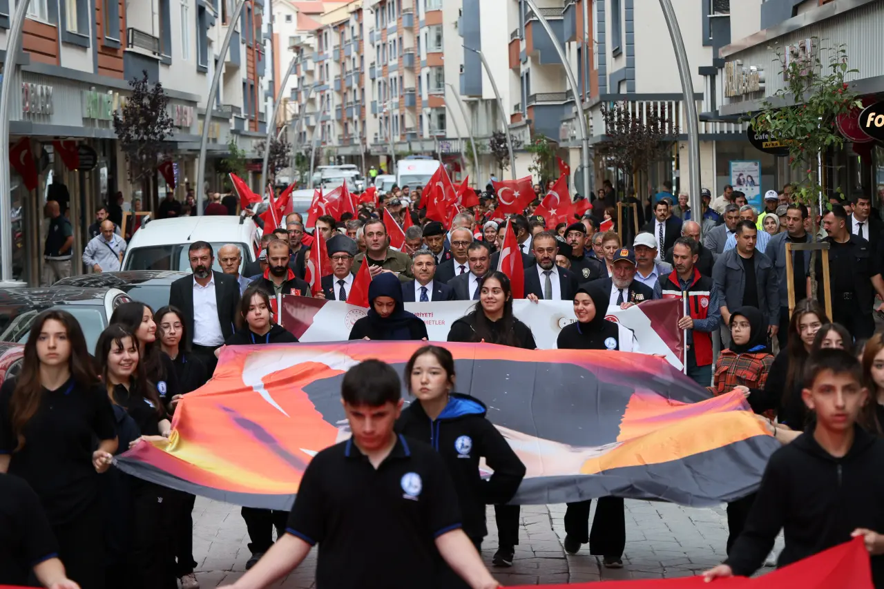 Gümüşhane’de Protokol ve Vatandaşlar Kahraman Gaziler İçin Bir Araya Geldi