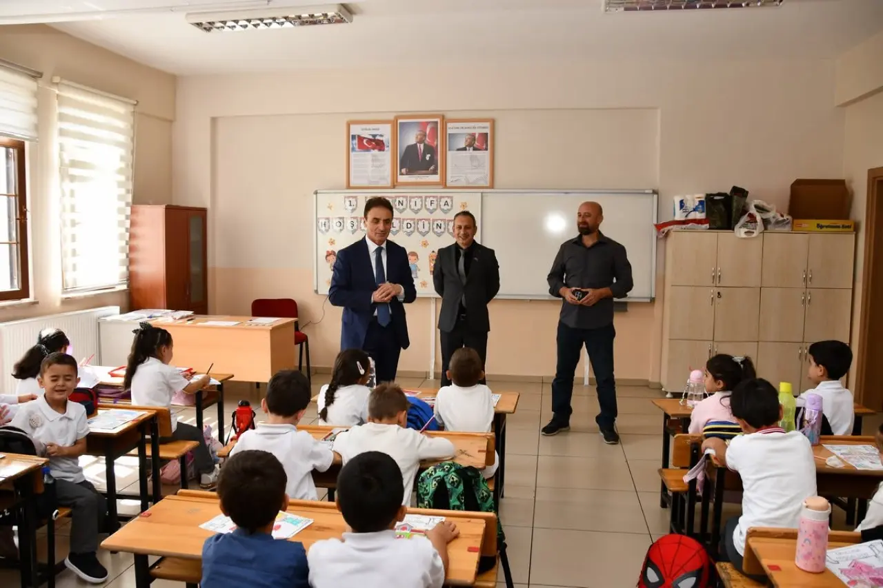 İl Müdürü Doğan Miniklerin Oyunlarına Ortak Oldu