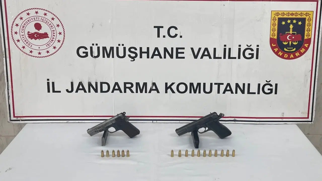 Kürtün’de Jandarma Sıkı Takipte: Ruhsatsız Tabancalara El Konuldu