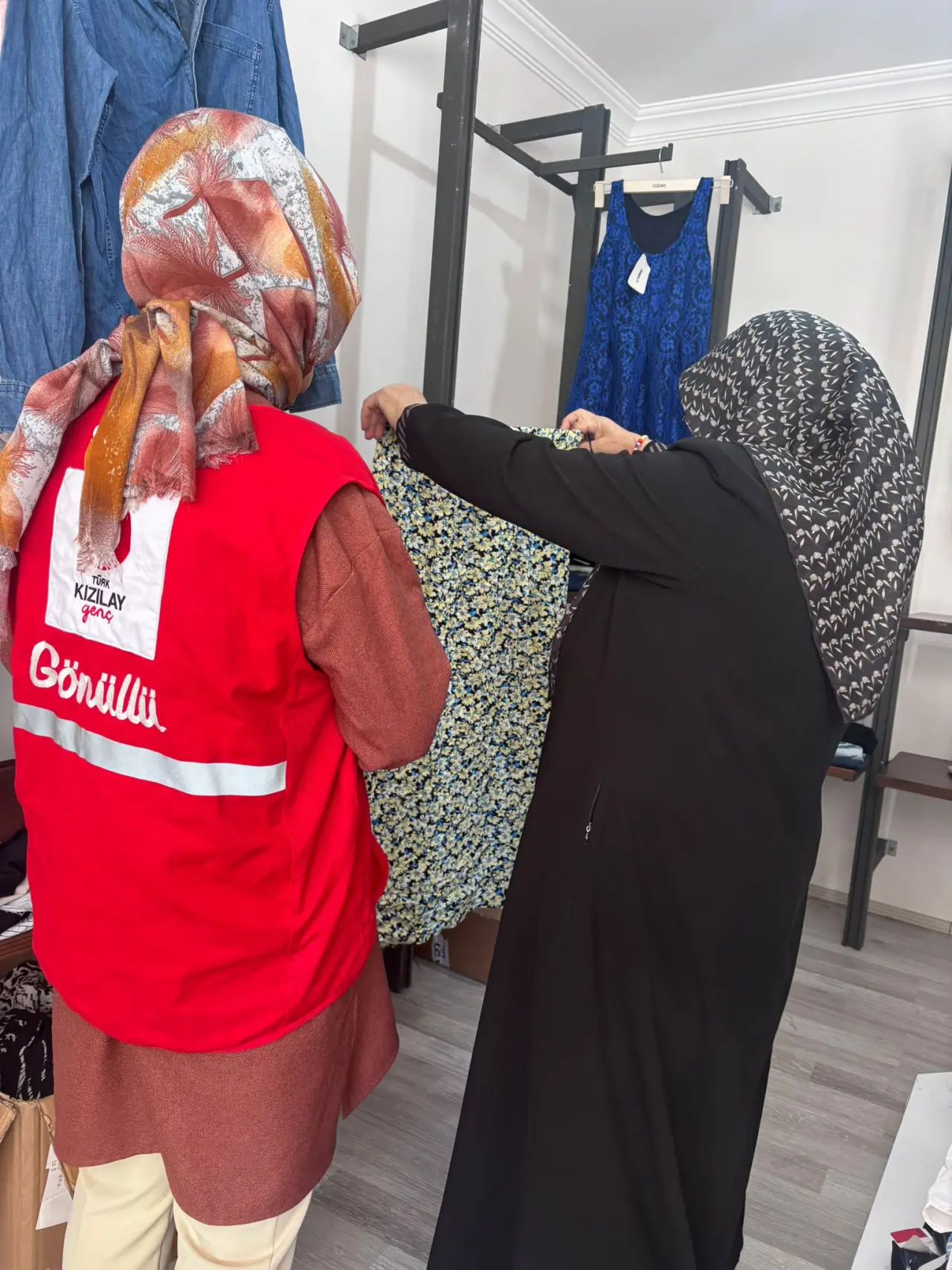 Türk Kızılay’dan Gümüşhane’de İhtiyaç Sahiplerine Sıfır Mont ve Ayakkabı Desteği