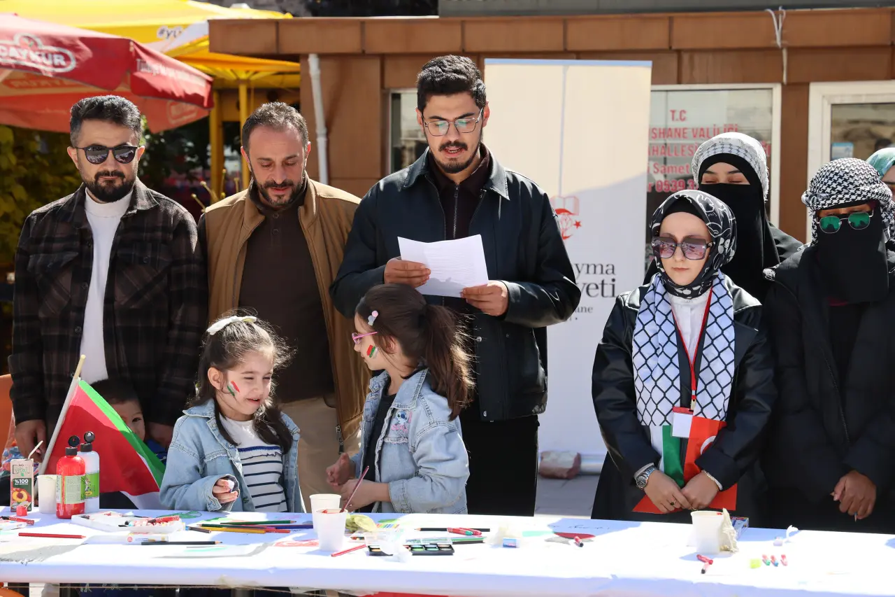 Gazze’deki İnsani Drama Gümüşhane’den Fırça Darbesiyle Tepki